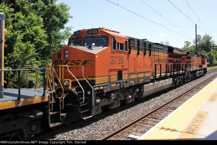 BNSF 3739 on K142